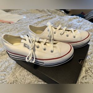Youth Platform Converse - Brand New - Size 3 - Never Worn